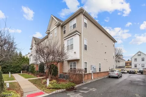 410 Howe Ave #14, Passaic, NJ 07055