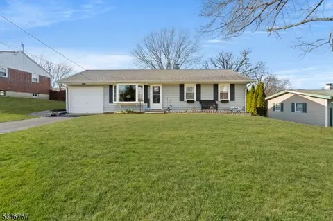 809 Rugby Rd, Phillipsburg, NJ 08865