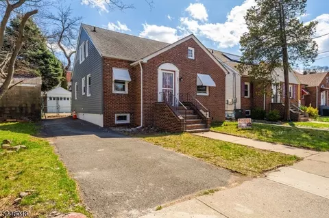 390 Schley St, Newark, NJ 07112
