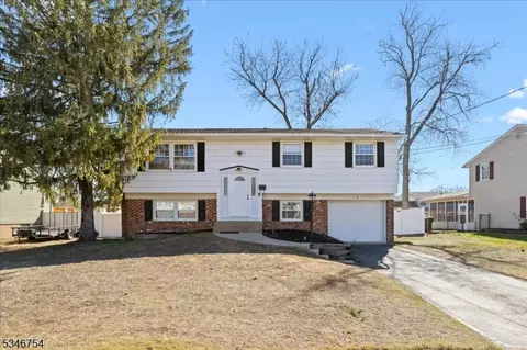 27 Evergreen Ln, Burlington, NJ 08016
