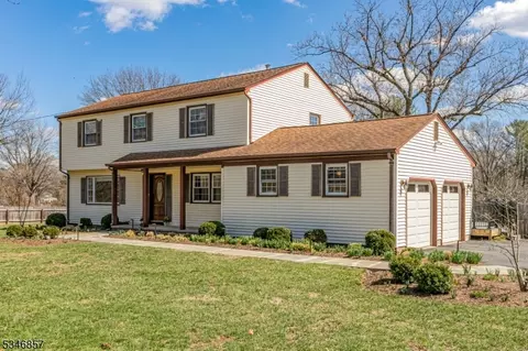 7 Green Ave, Belle Mead, NJ 08502