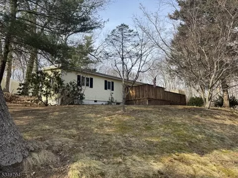 18 Cranberry Ledge Rd, Byram Twp, NJ 07821