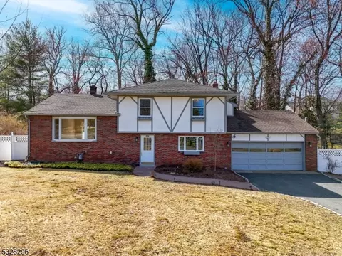 31 Douglas Dr, Towaco, NJ 07082