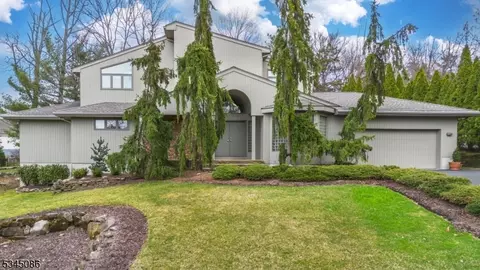 16 Mountain Rd, Wayne, NJ 07470