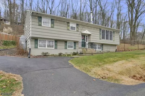 96 Musconetcong River Rd, Hampton, NJ 08827