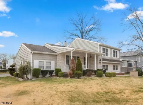 75 Pembrook Dr, Kenilworth, NJ 07033