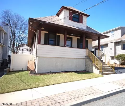 107 Hobart Pl, Totowa, NJ 07512