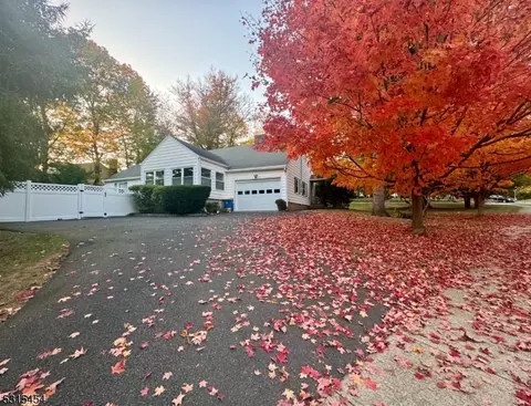43 Old Army Rd, Bernardsville, NJ 07924