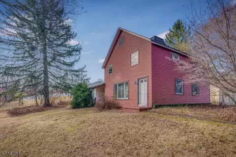41 Foster St, Newton, NJ 07860