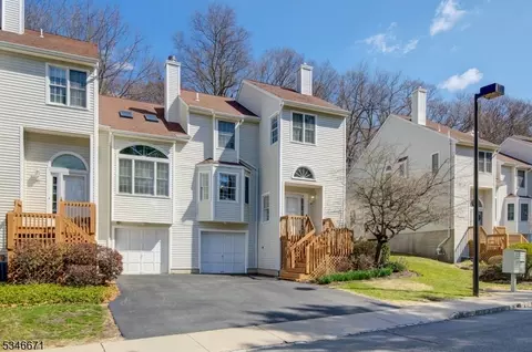 16 Noelle Ct, Lincoln Park, NJ 07035