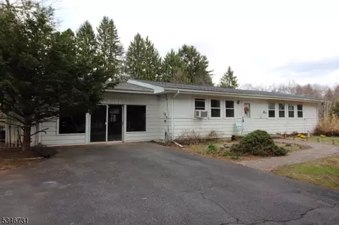 16 Toad Ln, Ringoes, NJ 08551