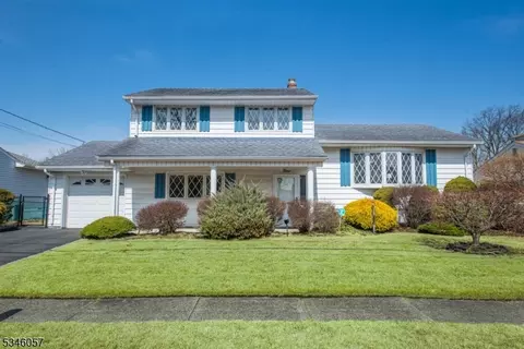 9 Craig Ct, Totowa, NJ 07512