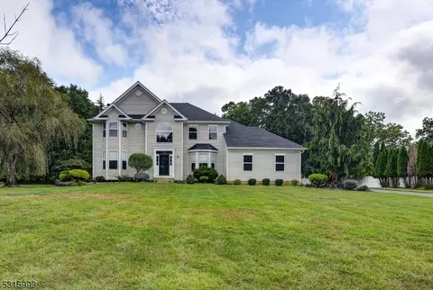 3 Meadowlark Ct, Jackson Twp, NJ 08527