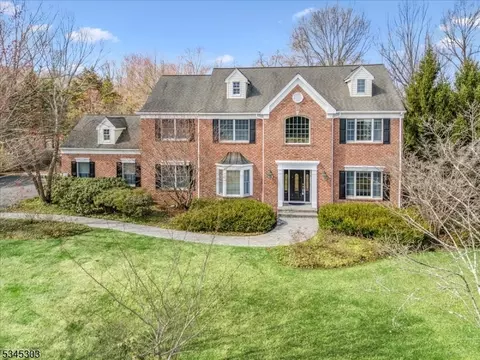 5 Alana Dr, Warren, NJ 07059