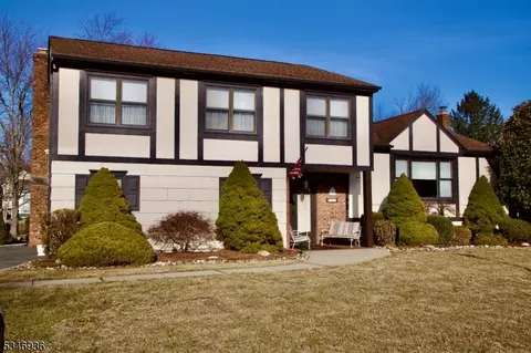 15 Tuscan Pl, East Hanover, NJ 07936