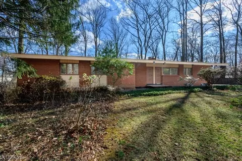38 Heather Ln, Colonia, NJ 07067