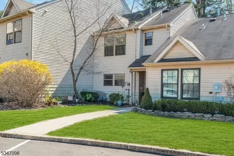 407 Geranium Ct, Jackson Twp, NJ 08527