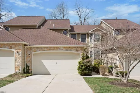14 Woodstream Ct, Lambertville, NJ 08530