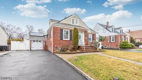 552 Fernwood Ter, Linden, NJ 07036