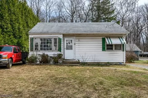49 Woodside Ave, East Windsor Twp, NJ 08520