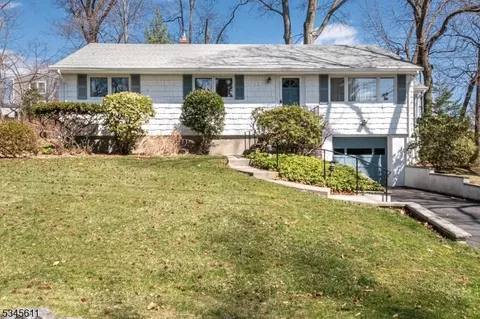 9 High Point Pl, Caldwell, NJ 07006