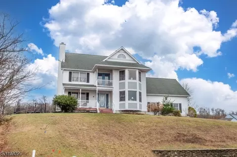 8 Valley View Ct, Newton, NJ 07860