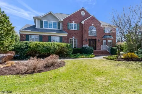 3 Hardwood Ct, Warren, NJ 07059