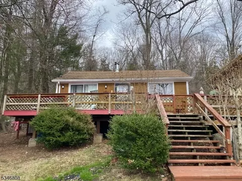 7 Hillside Ave, Belvidere, NJ 07823