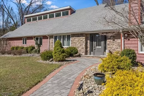 3 Openaki Rd, Randolph, NJ 07869