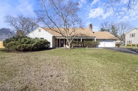 6 Neptune Ct, Somerset, NJ 08873