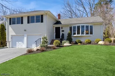 49 Eastbrook Ter, Livingston, NJ 07039