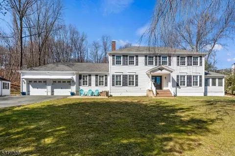 19 Timberline Dr, Roxbury Township, NJ 07836