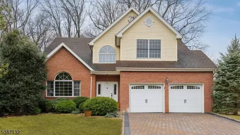 13 Magnolia Ln, Warren, NJ 07059