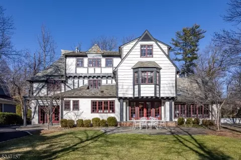 11 Sherwood Rd, Short Hills, NJ 07078