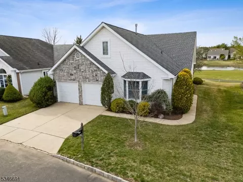 109 Leeds Ln, Monroe Township, NJ 08831