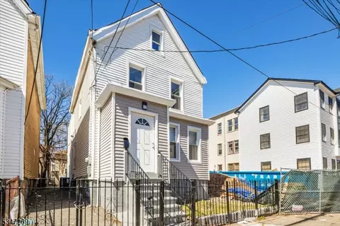 777 S 15th St, Newark, NJ 07108