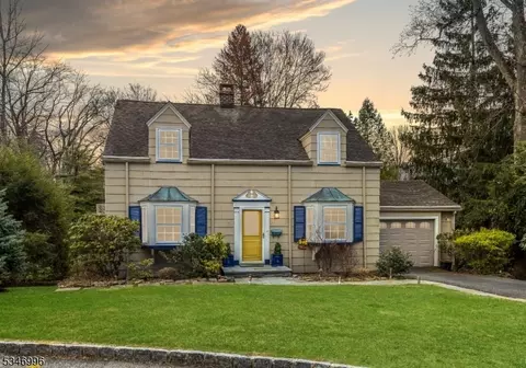 15 Manor Rd, Verona, NJ 07044