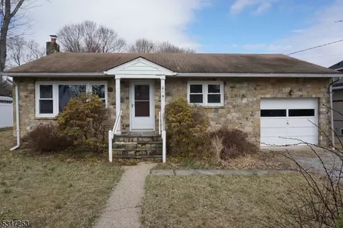 11 Pershing Ave, Califon, NJ 07830