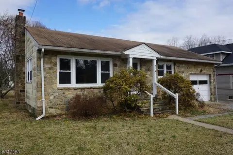 11 Pershing Ave, Califon, NJ 07830 photo 2