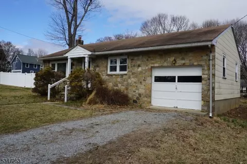 11 Pershing Ave, Califon, NJ 07830 photo 3