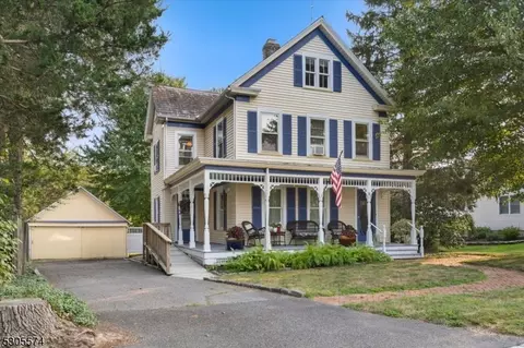 83 Brunswick Ave, Lebanon, NJ 08833