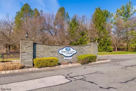 142 Heritage Ln #142, Hamburg, NJ 07419