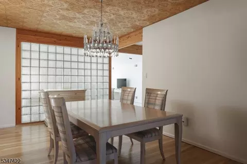 Dining - 110 Calvert Ave E, Edison, NJ 08820 photo 1 of 4