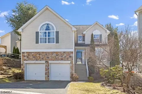 130 Winding Hill Dr, Hackettstown, NJ 07840