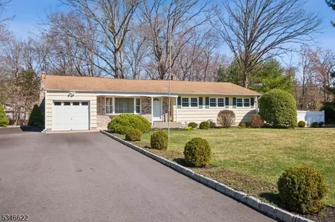 172 Clover Hill Rd, Millington, NJ 07946