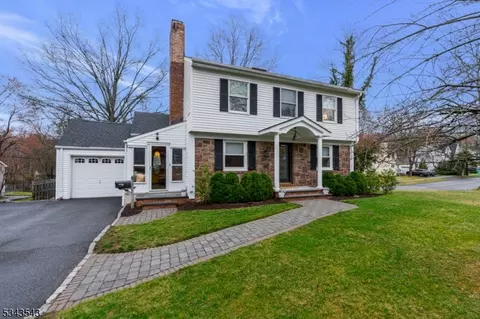 5 River Bend Rd, Berkeley Heights, NJ 07922