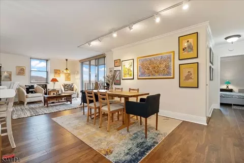 530 Valley Rd #7E, Montclair, NJ 07043