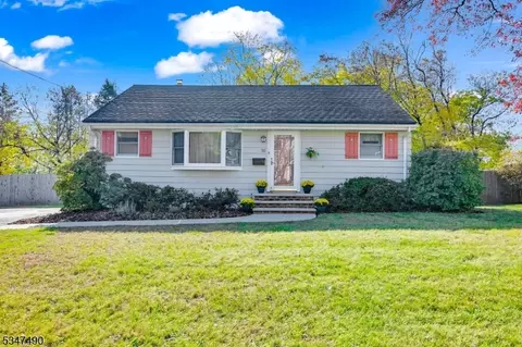 16 Harvard Way, Oakland, NJ 07436