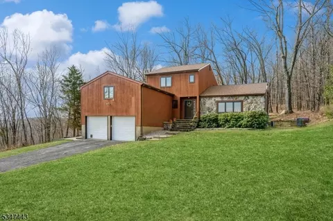 12 Ekes Ct, Sussex, NJ 07461