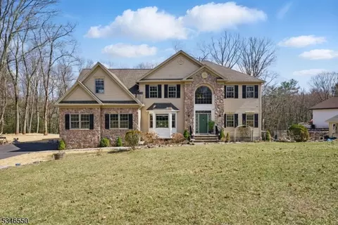 61 Virginia Ln, West Milford, NJ 07480
